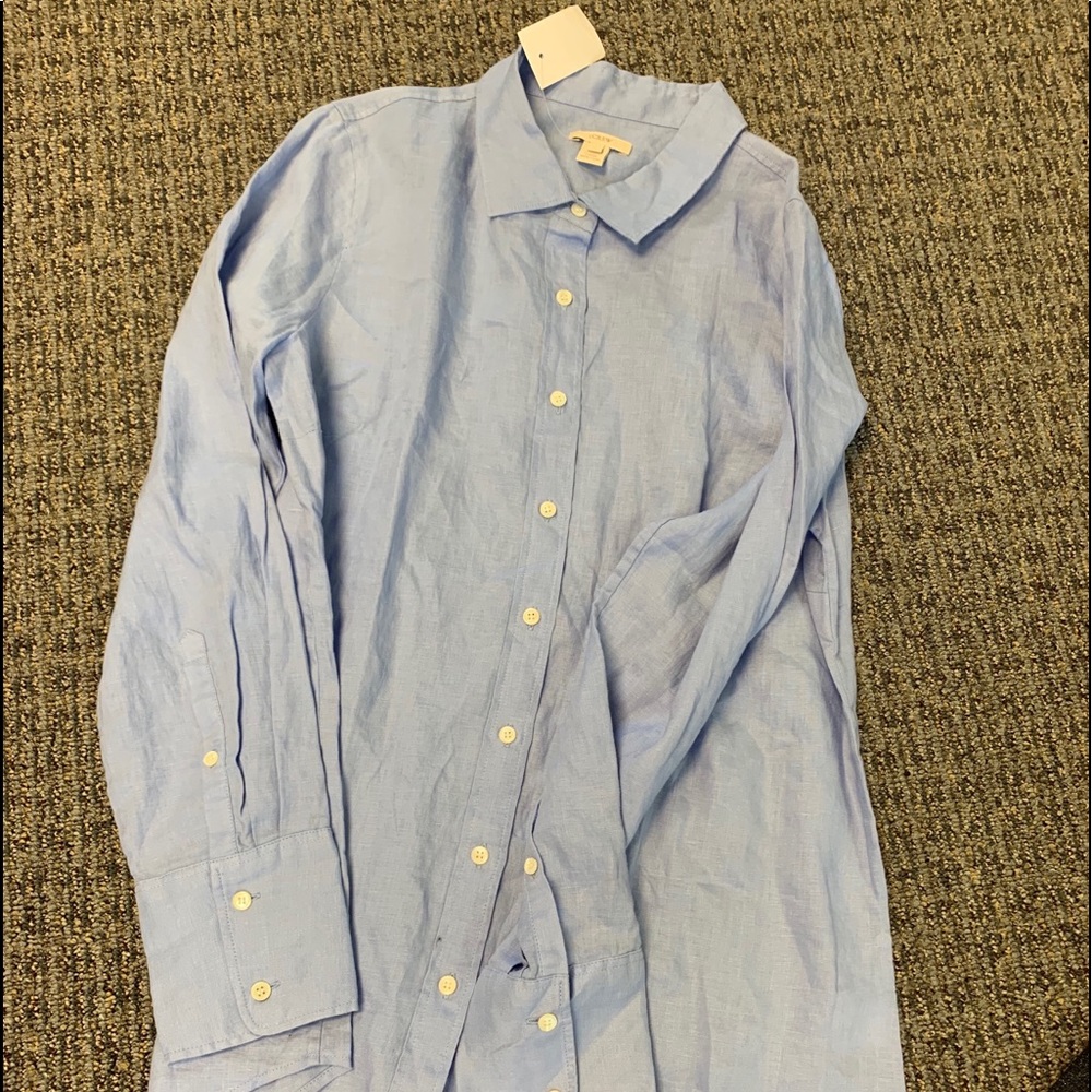 NWT. J crew size 10 linen light button down